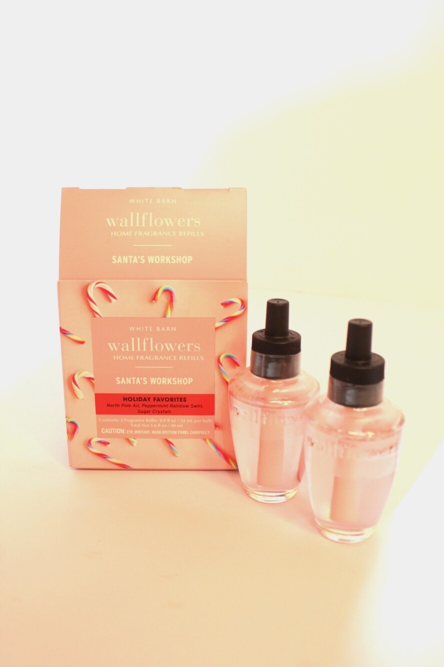 BATH & BODY WORKS White Barn Santa's Workshop‎ Wallflowers Fragrance 2 Refills